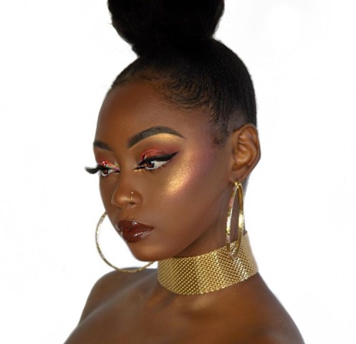 sistermaryfake:  smashbike:  smashbike:  lyssamaxiscute:  kiskeya-kreyol:  cashhhmani:  onyourtongue: 😍😍😍  Her editing is unparalled by any other MUA on YouTube.   Her IG is @ wvrthy and her youtube channel info is on there. She makes and sells