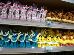 chookypoow:  Eeveelutions everywhere (*^*)