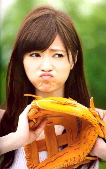 tatsuki46: 白石麻衣×グローブは最強⚾️ 可愛過ぎる笑 今に始まった事じゃないんだけどね笑