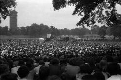 in-love-with-pink-floyd:  free pink floyd concert / 1968