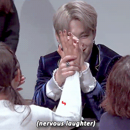 kthspjm:   shy baby couldn’t believe his hands were smaller than the fan’s
