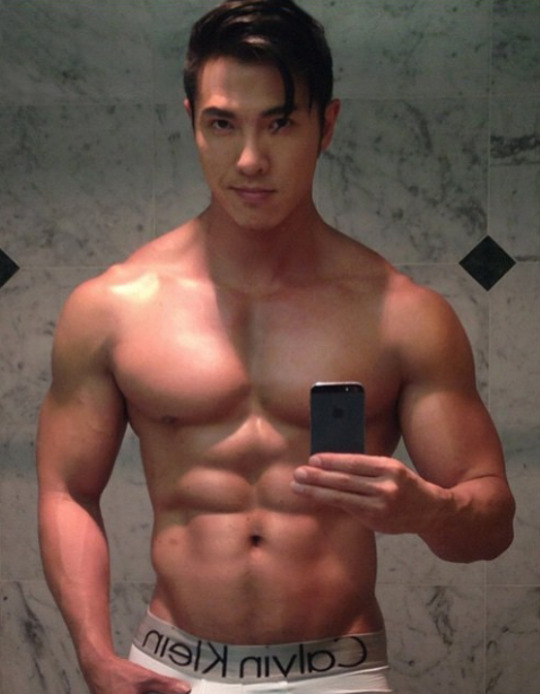 evianguy:  Hawt Asian Stud!