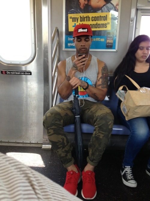 thatsahard1:  Cutie on the J train