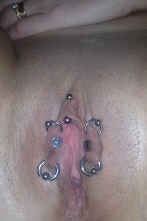 http://women-with-huge-labia-rings.tumblr.com/post/127397407656