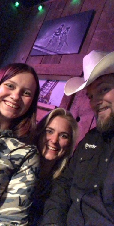 Country night last night at the bar, went out to show support of a local artist, good night with good friends! @heyhayfay @dirtycamoprincess