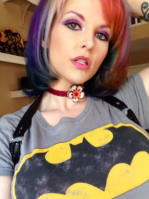 povpunk:  omgitsrainbowblog:  (NaNu)x16 ….. Where are my Batman fans?   Super Hot!! 