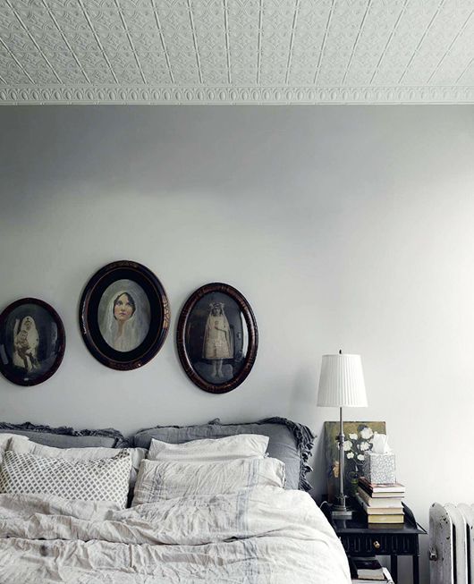 firsthome:
“ high ceilings, tin ceiling tiles, convex picture frames… this place is calling my name.
”