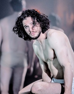 dailykitharington:Kit Harington in Doctor