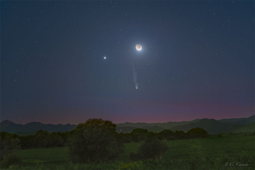 2024 April 29 Comet, Planet, Moon
Image Credit & Copyright:  Juan Carlos Casado (Starry Earth, TWAN)
Explanation: Three bright objects satisfied seasoned stargazers of the western sky just after sunset earlier this month. The most familiar was the...