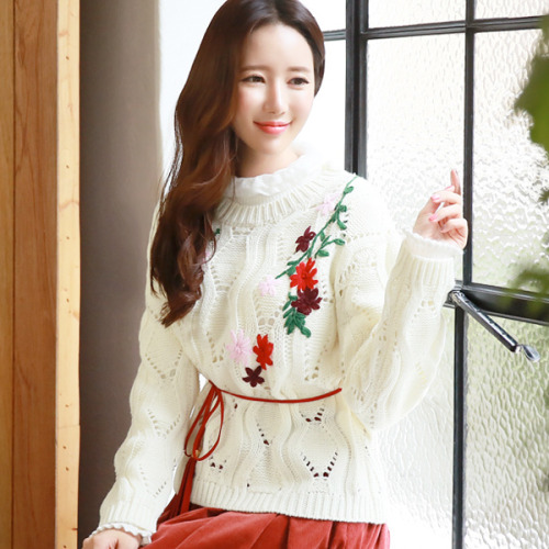 The weather is gradually getting colder in Seoul! Here are some cozy sweaters you can wear this autu