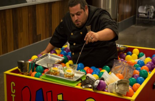 spookyscaryhumanism:  rasec-wizzlbang:  universequartz:  in cutthroat kitchen the challenge in spaghetti and meatballs and this guy buys a sabotage to take away all of 1 ingredient from any chef. so he takes away this lady’s garlic. and everyone’s