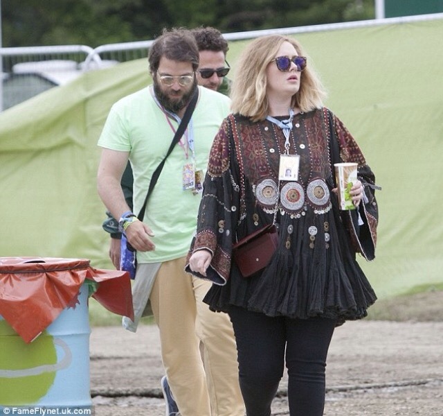 adoreyouadele:  Adele and Simon’s new photo in Glastonbury Festival.