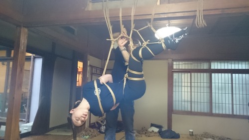 Porn photo xequej:    第一回・縄奈加會緊縛講習会　講師奈加あきら氏The