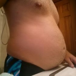 itsjaffacakeme:  sirfeedsandrubs:  Cute belly:)