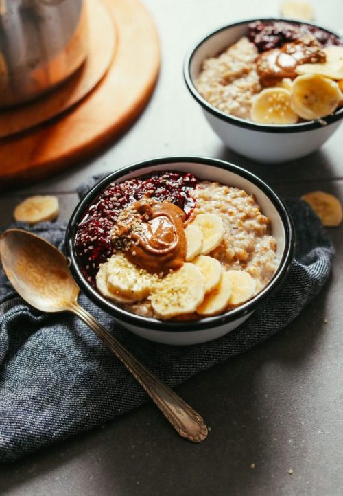 vegan-yums:Perfect bowl of oats / Recipe I&rsquo;m actually eating a bowl of oats right now and I w