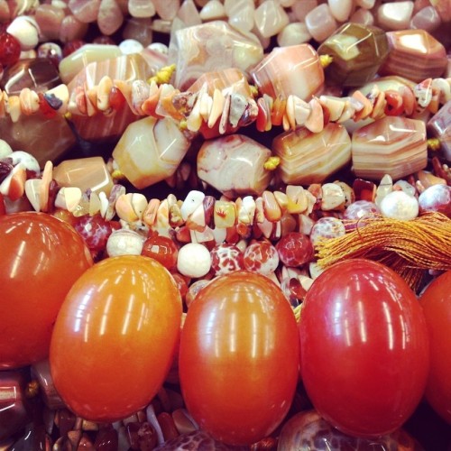 Orange and browns - Fall is coming #beads #trends #fashion #jewelrydesign #jewelry (at www.rings-thi