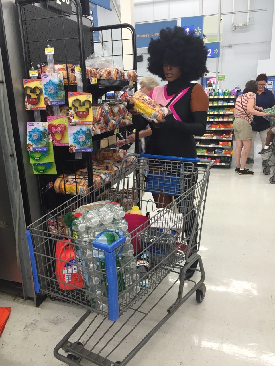 simplyvoguee:  latieraeve Garnet [Square Mom] at the supermarket [Instagram: latieraeve