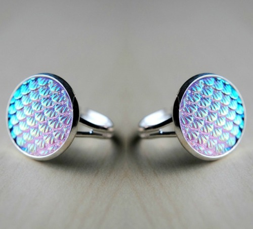 Mermaid Rings: $8.00 ✨☼3D textured cabs set in adjustable ring settings.Shop Online:www.BeeesBeads.e