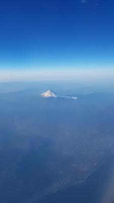 amazinglybeautifulphotography:Mt. Fuji on a clear day, Japan [OC] (2268x4032) - cr0wnest