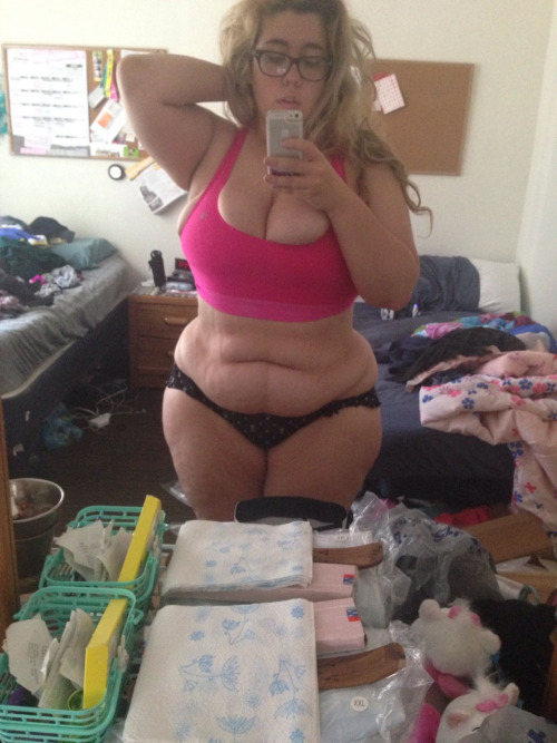 fatphrodite:  disgusting girl refuses to wash her hair