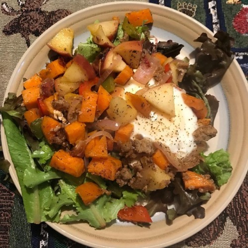 My honey @roadkillbill57 made this lovely breakfast hash with apples, sweet potatoes and the usual a
