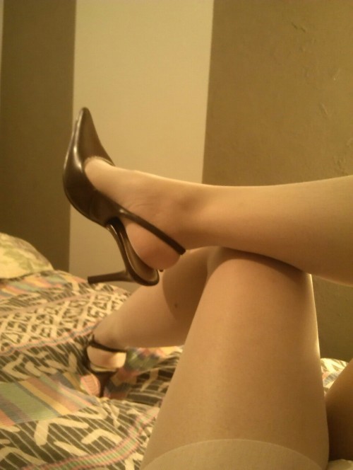 sexy-ass-kittykat: Waiting on you.  So beautiful