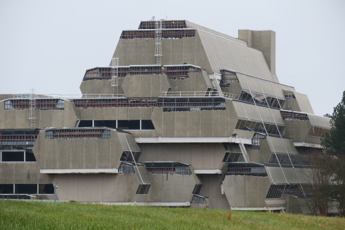 Paul Rudolph’s Burroughs Wellcome under demolition. Photos December 2020 Bauzeitgeist. I wrote