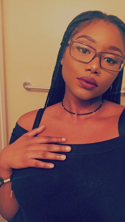 hood2go:Serving ‘high school history teacher who doesn’t sugar coat black history’ looks this entire
