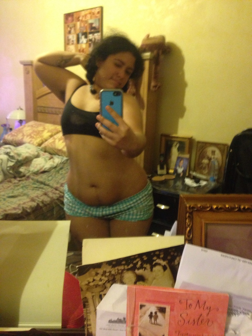 wutangwookie:  thracianprincess:  Have some blurry mirror pictures.  omfg let me