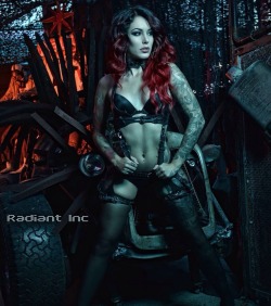 cervena-fox-appreciation:  Cervena Fox     In the Fright Dome  