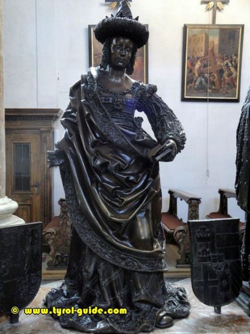 Innsbruck statues from the 1510s;Marie of Burgundy, Holy Roman Empress, 1513-16Archduchess Cymburgis