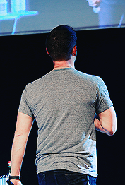 sunrisejared:  #JensenLoveWeek: Day 3↳ Jensen + Favourite Body Part [Shoulders/Back]