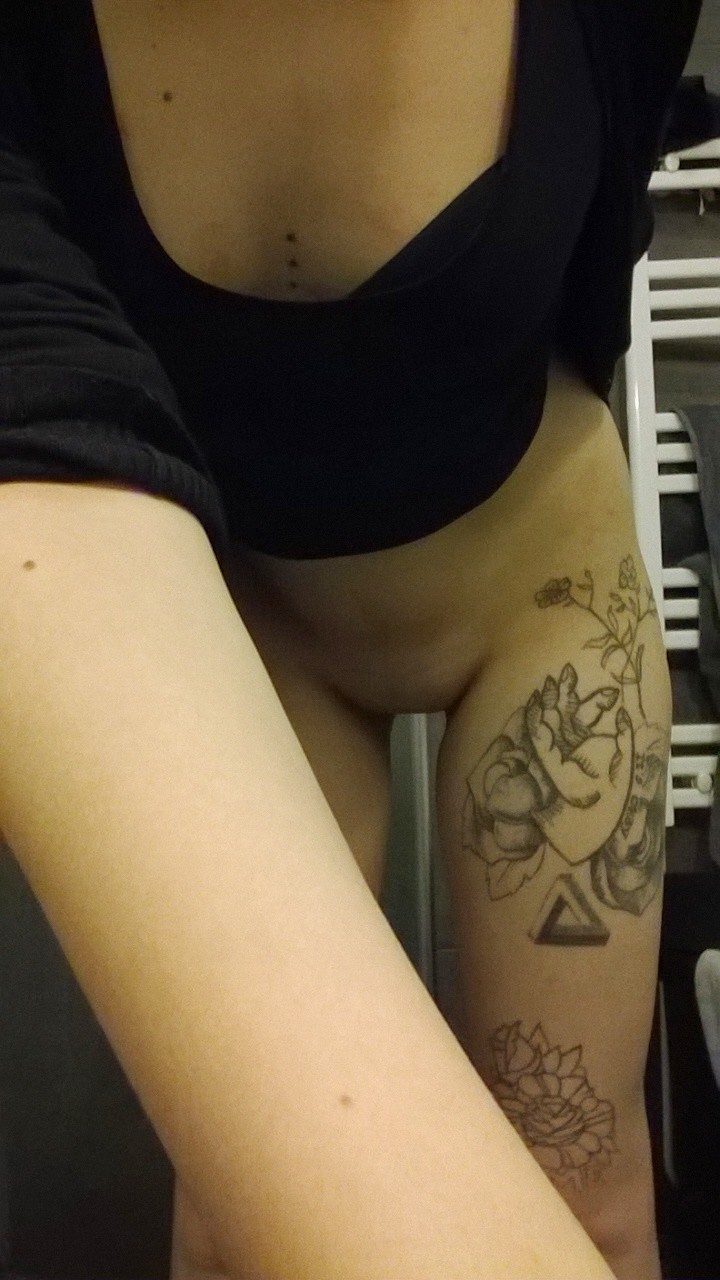 satans-primadonna:  More nudes, yay. I’m in this weird mood for taking these pics