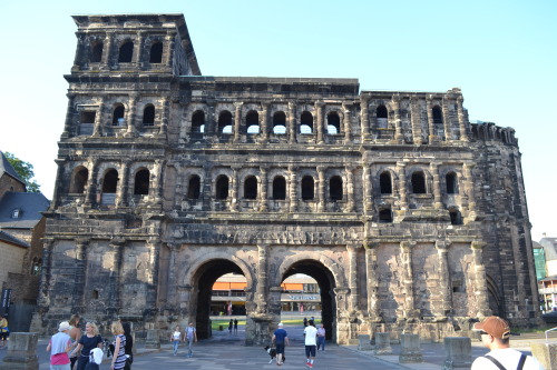 thecrankyprofessor: The Porta Nigra, Trier, Germany. c 200 AD. The largest surviving Roman gatehouse