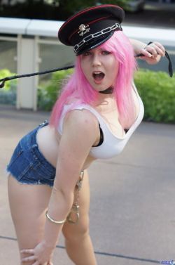 hotcosplaychicks:  Poison by QueenRiot Check out http://hotcosplaychicks.tumblr.com for more awesome cosplay 