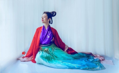 ziseviolet: remo-ny: Disney in Hanfu A Chinese take on “The Little Mermaid”, via Hanfugi