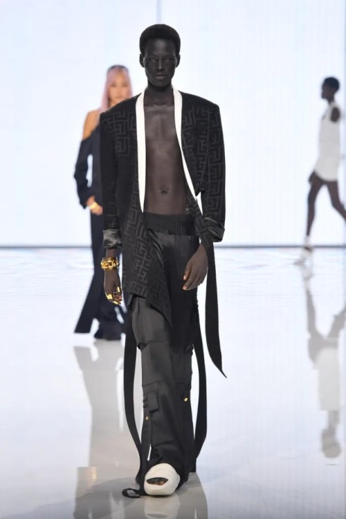 fashionablymaleofficial: (via Balmain Ready To Wear Spring 2022 Paris)