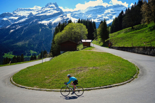 aswisswithapulse:  #theperfecthairpin Descending Col de la Croix to Les Diablerets