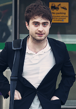 fiftyshadesen:  Daniel Radcliffe flies into Heathrow Airport from Los Angeles on