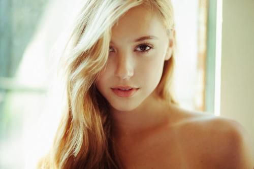 ztox:  Babe of the week: Alexis Ren This week’s babe of the week is the beautiful blonde Alexis Ren. She’s a model at Nous Models in LA.