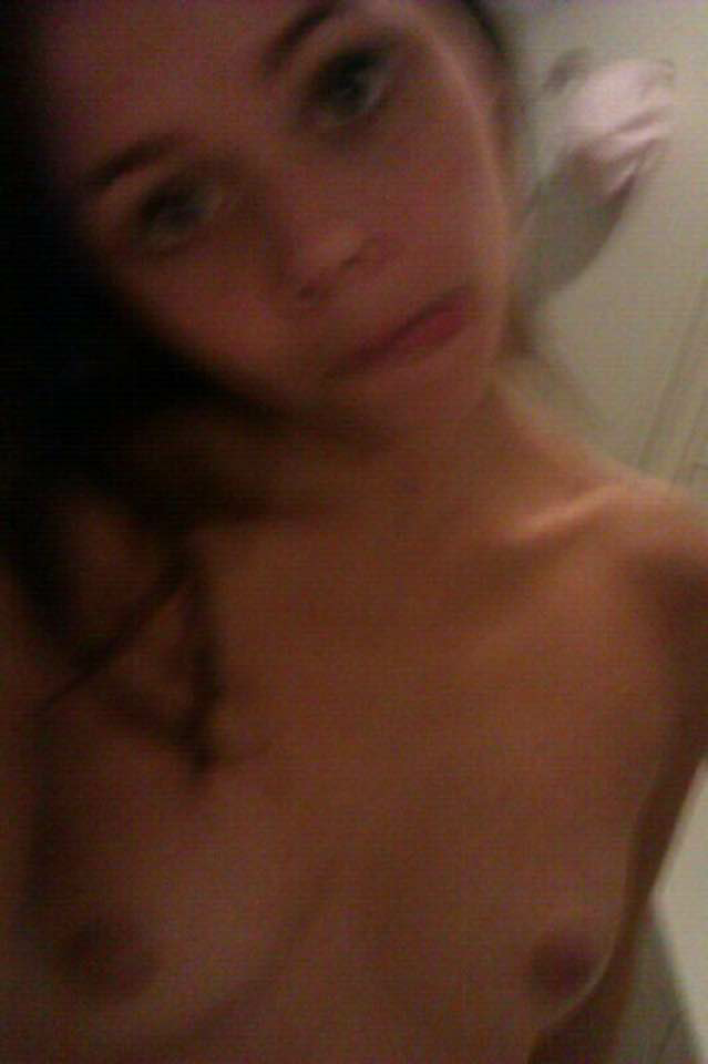 ancienttitan:  Sarah Hyland leaked