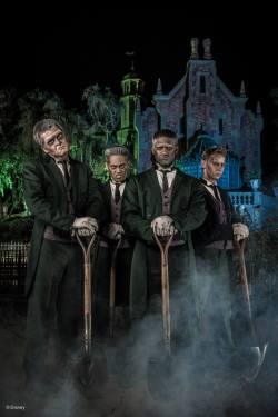 tinkeperi:  Disney Parks: Haunted Mansion:)