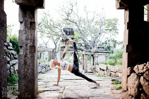 Kate & Sergey Melkote, Karnataka, India Christine Hewitt © yogicphotos.com