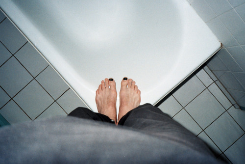 series of my feet in my bathroom in france