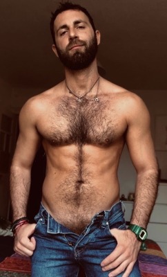 ultraroysworldblog:hairymenforu:beautiful hairy body and lovely dense bush. My sort of guy  yum yum Wanna?