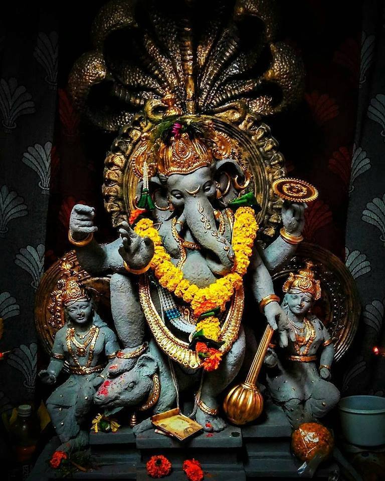 Hindu Cosmos - Lord Ganesha with Siddhi Riddhi (via Facebook:...