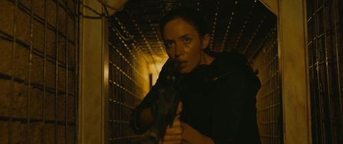 01sentencereviews: “I am not a soldier! This is not what I do!” Sicario (2015, Denis Vil