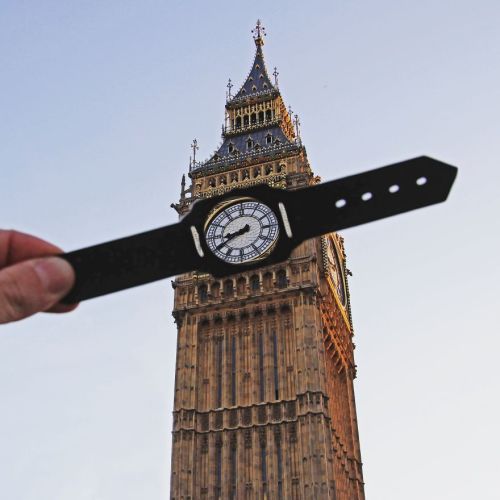 culturenlifestyle:  Artist Transforms Famous Landmarks with Quirky Paper Cut Outs London-based artist and creative specialist Rich McCor transforms some of the world’s most famous landmarks, including Big Ben among others into playful scenes. With the