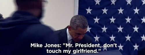 shialabae:  jvstxn:  buzzfeedpolitics:  Chicago man tells Obama: “Don’t touch my girlfriend.”  my mans obeezy put the moves on her at the end  obama aint shit “im not gonna touch your girl”*touches her* 