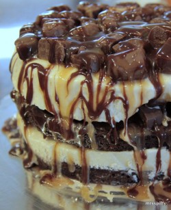 Philippiansone:  Healthfitbeauty:  Gastrogirl:  Caramel Brownie Ice Cream Cake. 